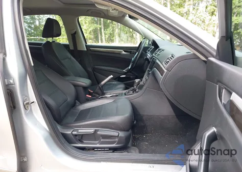 2017 Volkswagen Passat 1.8T Se из США, поврежденный, VIN 1VWGT7A34HC065593